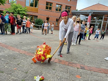 Bild "schulleben_highlights_Pinata_4.JPG"